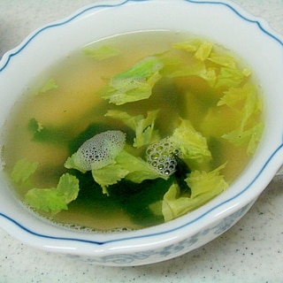 パスタの茹で汁で即席セロリの葉っぱのスープ
